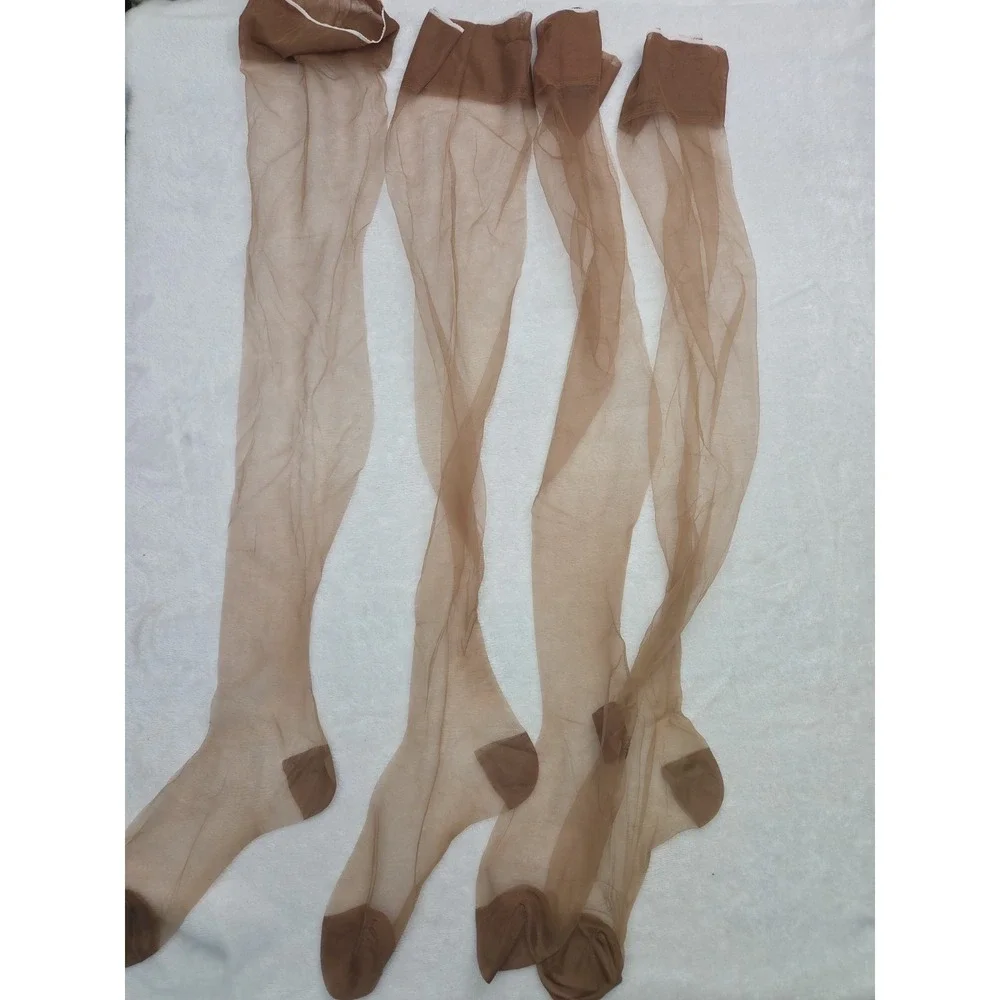 Vtg 2 pr HANES Barely There Reinforced Sheer Garter Nylon Stockings Size 9 M